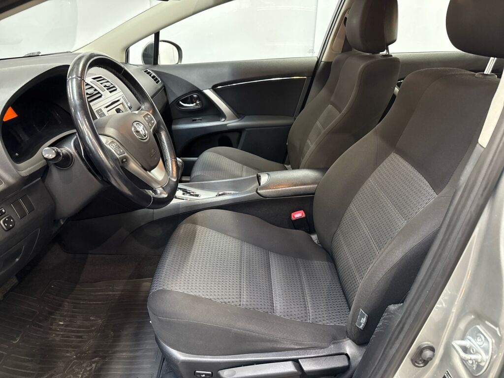 Toyota Avensis 2012 Harmaa