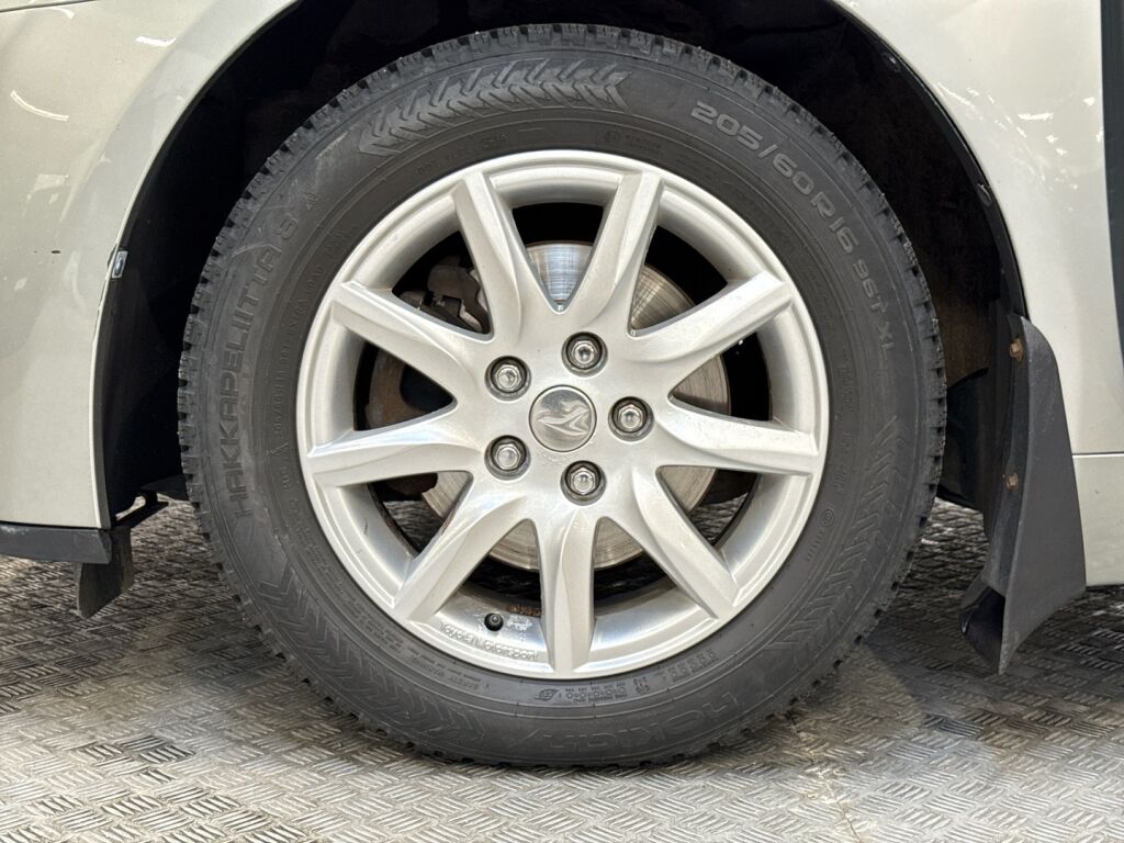 Toyota Avensis 2012 Harmaa