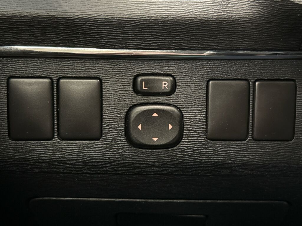 Toyota Avensis 2012 Harmaa