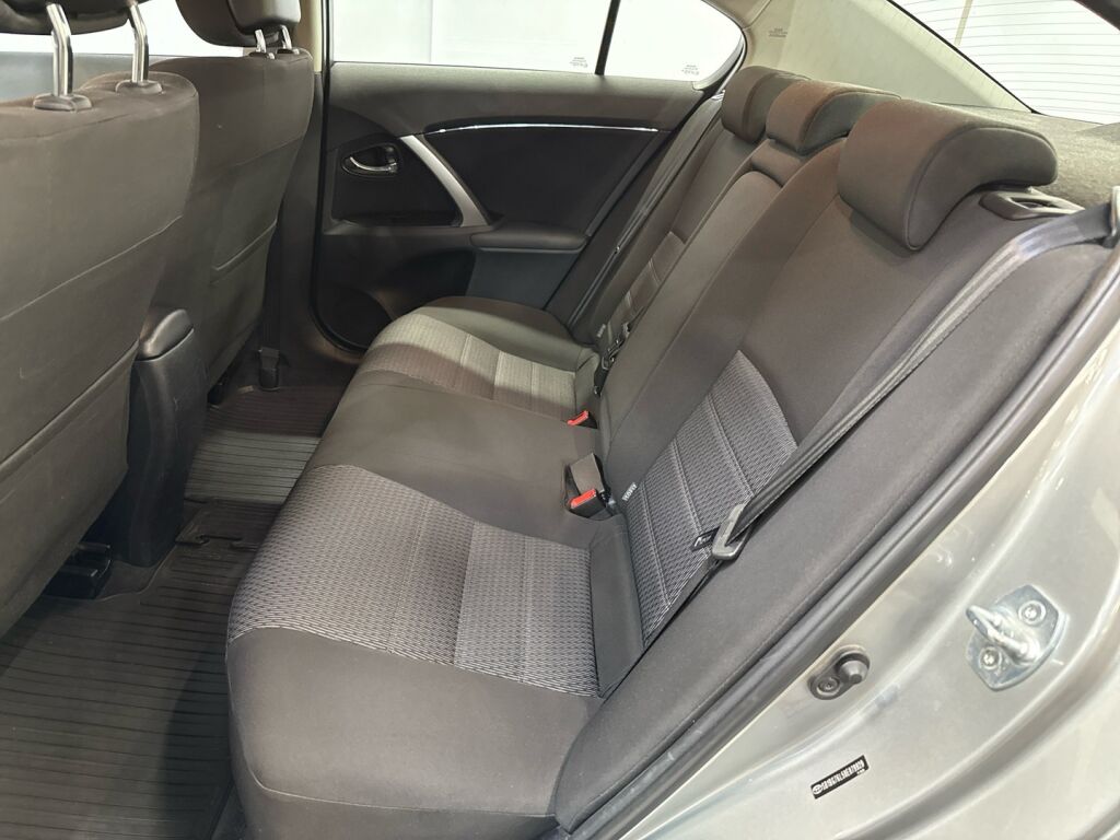 Toyota Avensis 2012 Harmaa