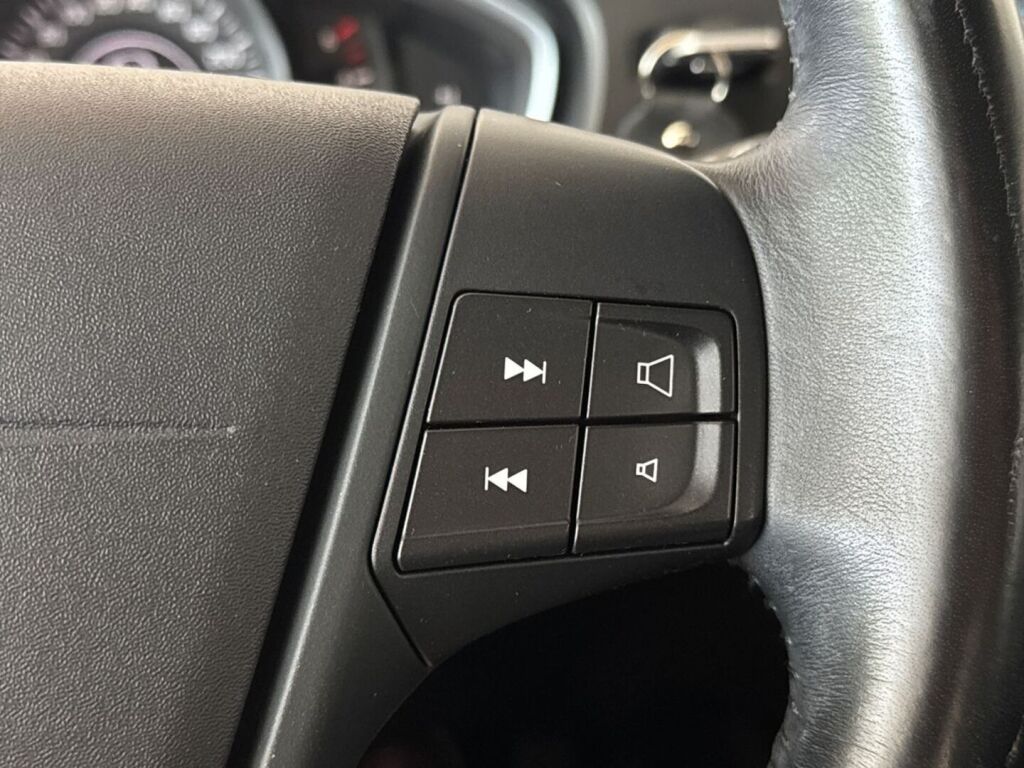 Volvo V40 2012 Punainen