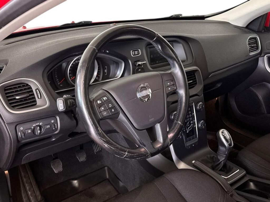 Volvo V40 2012 Punainen