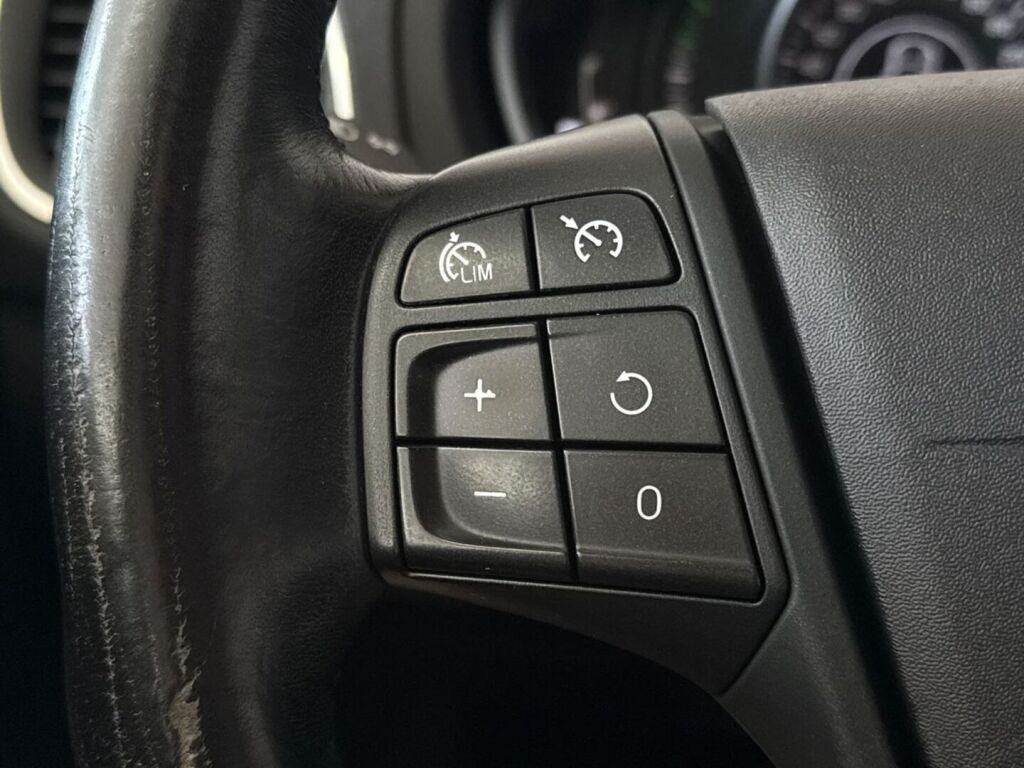 Volvo V40 2012 Punainen