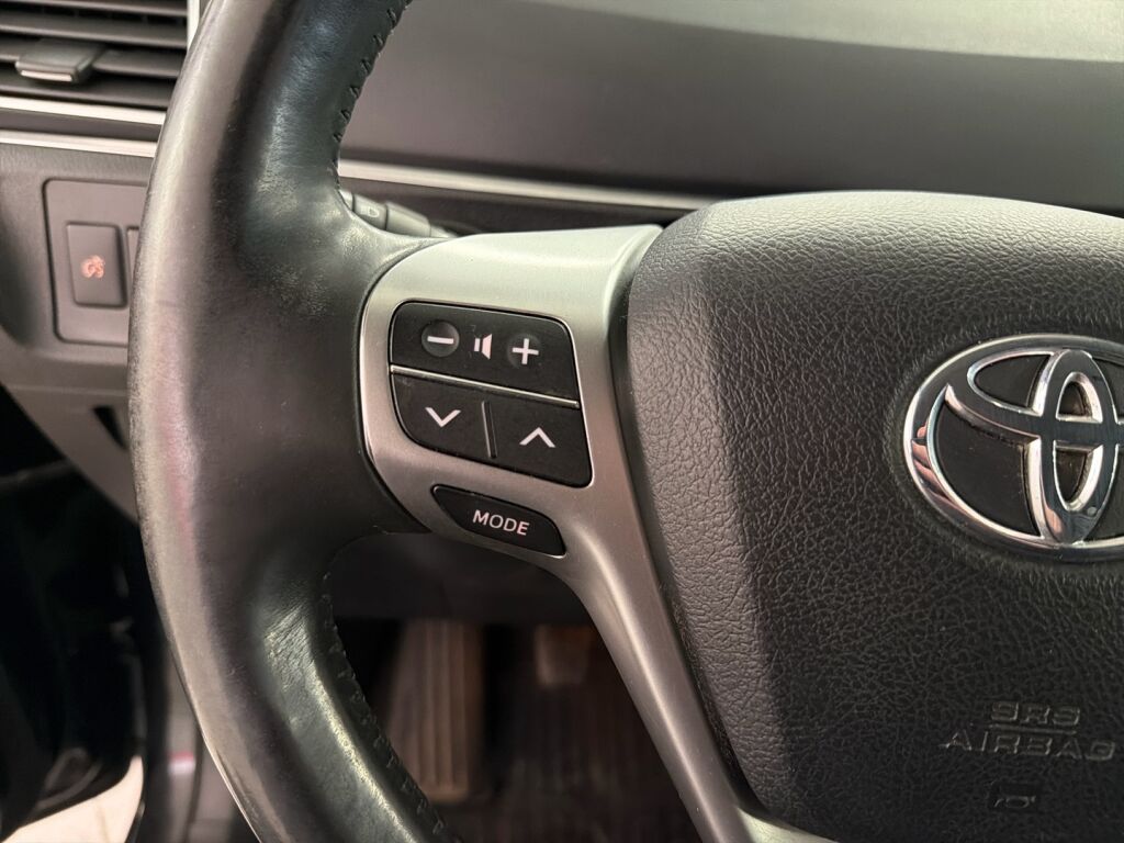 Toyota Verso 2013 Musta