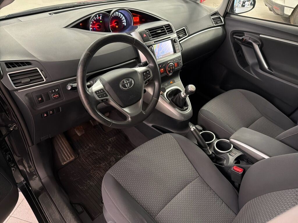 Toyota Verso 2013 Musta