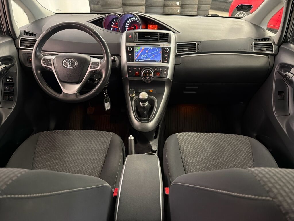 Toyota Verso 2013 Musta