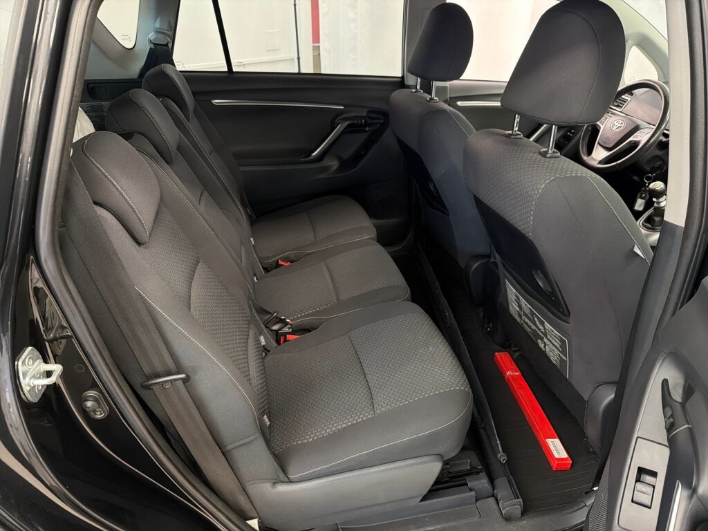 Toyota Verso 2013 Musta