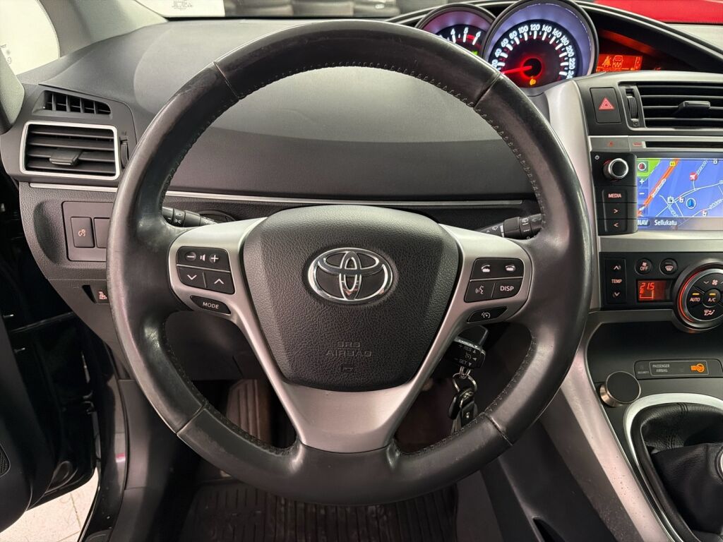Toyota Verso 2013 Musta