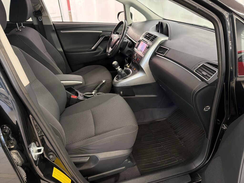 Toyota Verso 2013 Musta