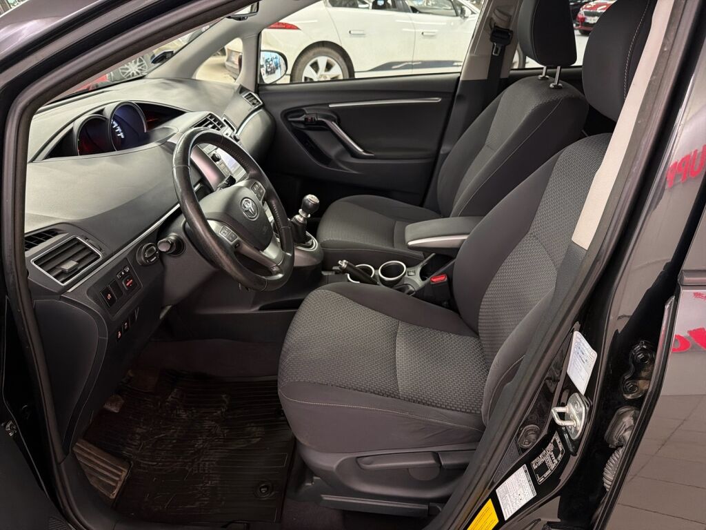 Toyota Verso 2013 Musta