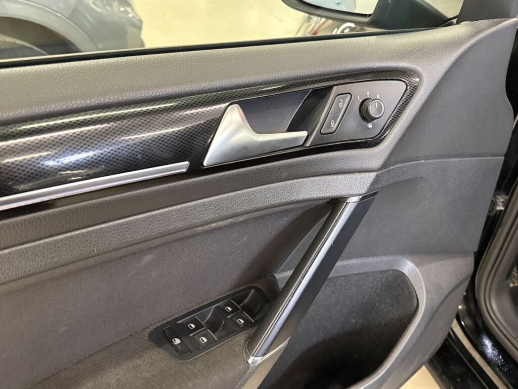 Volkswagen Golf 2013 Musta