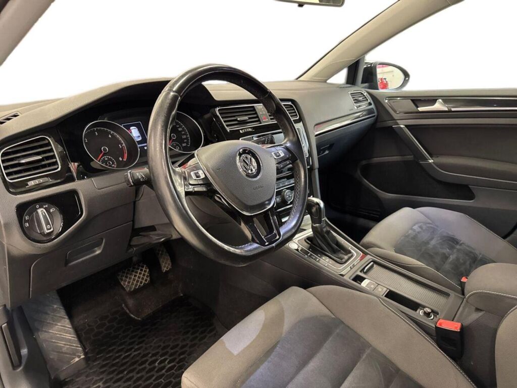 Volkswagen Golf 2013 Musta