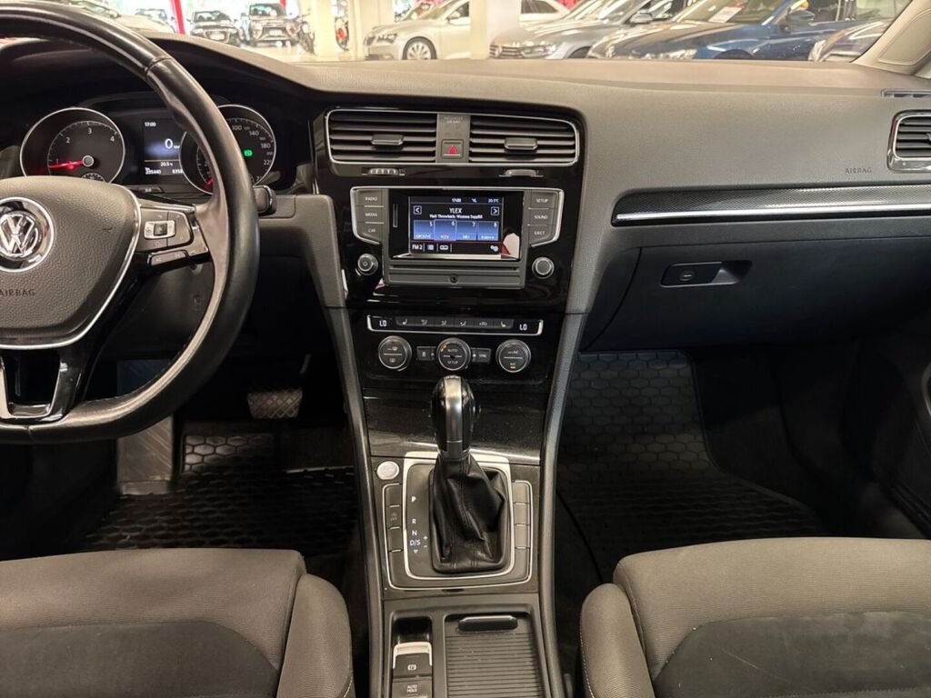Volkswagen Golf 2013 Musta