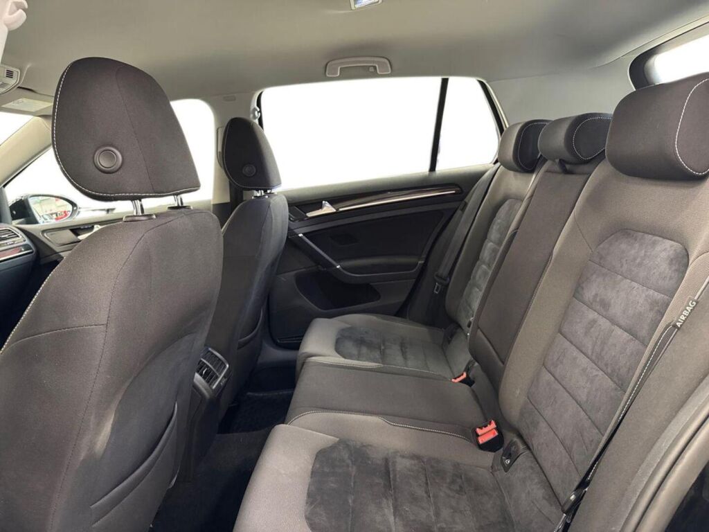 Volkswagen Golf 2013 Musta