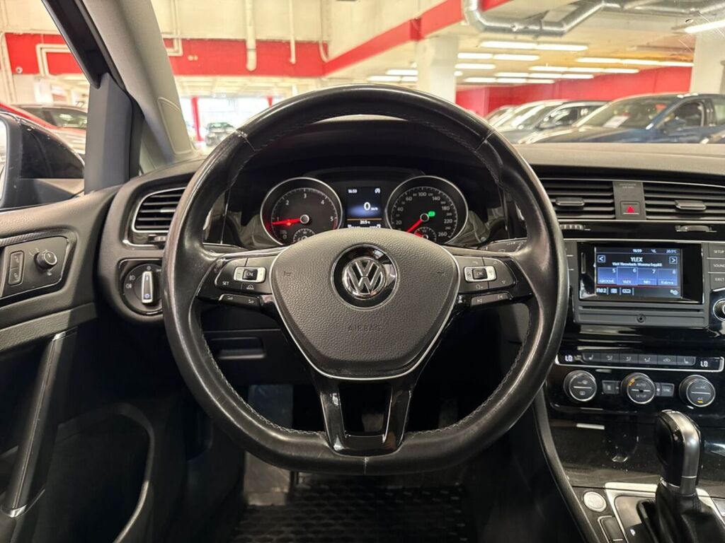 Volkswagen Golf 2013 Musta