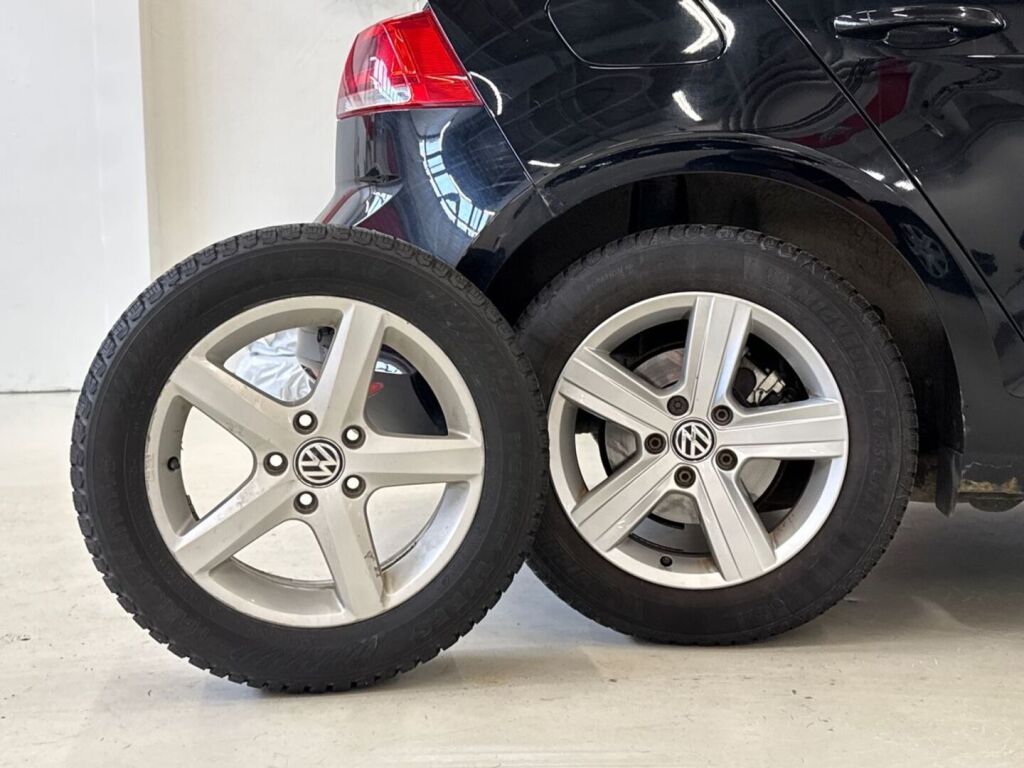 Volkswagen Golf 2013 Musta