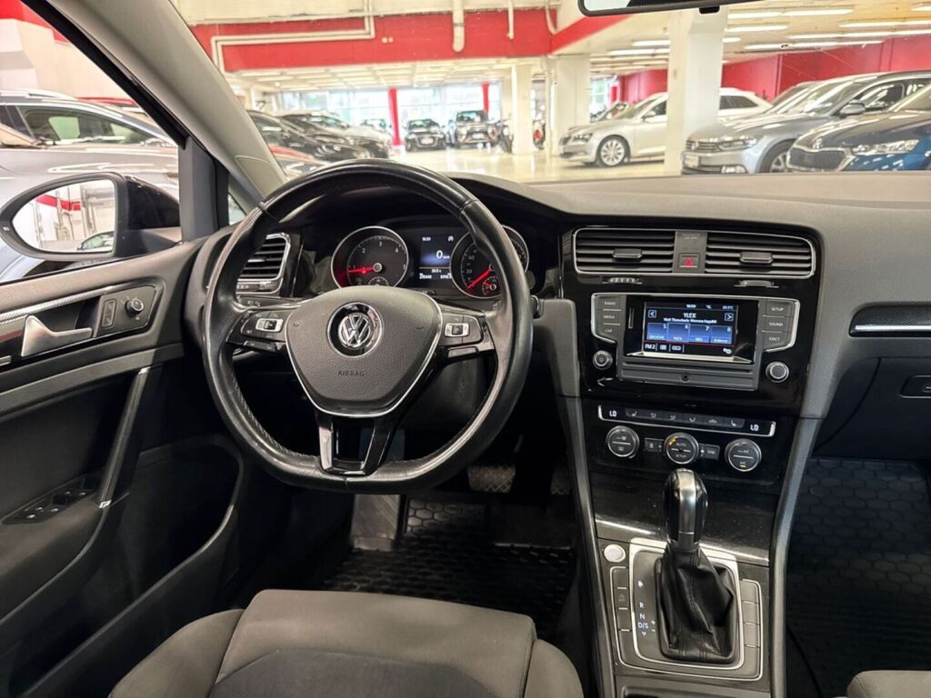 Volkswagen Golf 2013 Musta