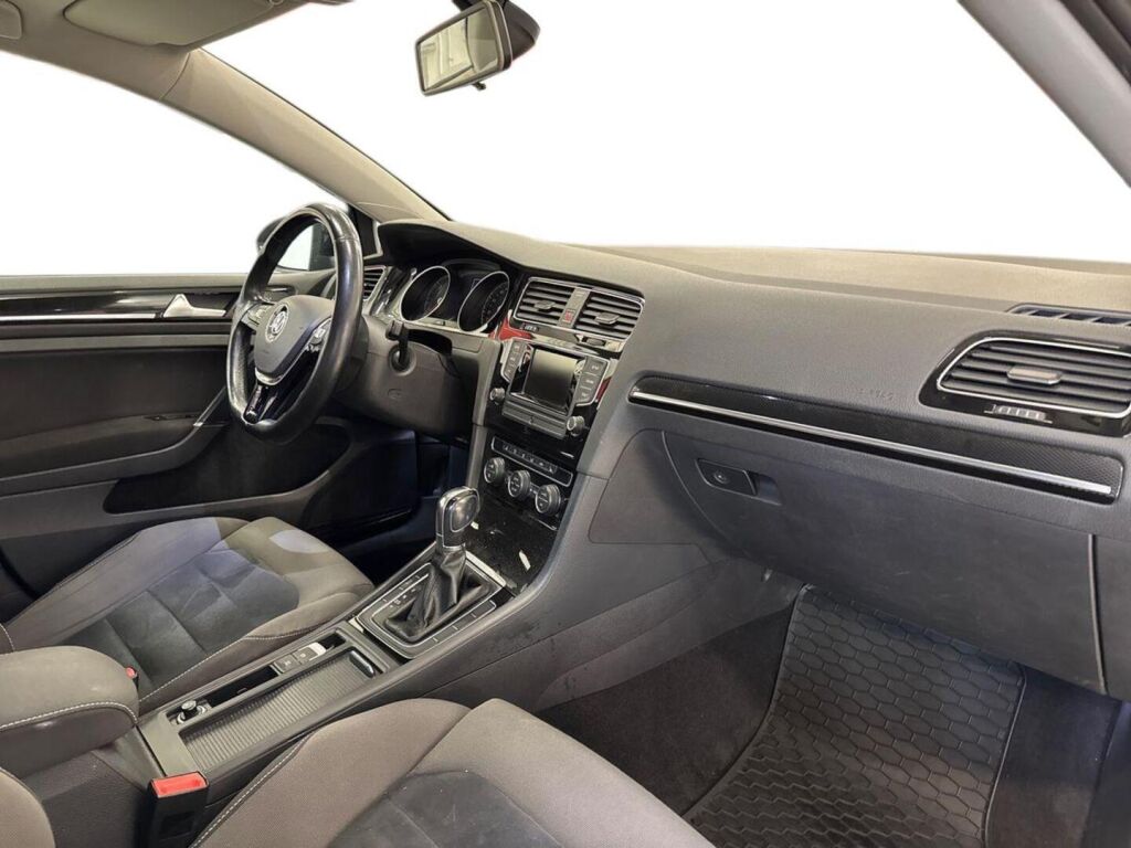Volkswagen Golf 2013 Musta