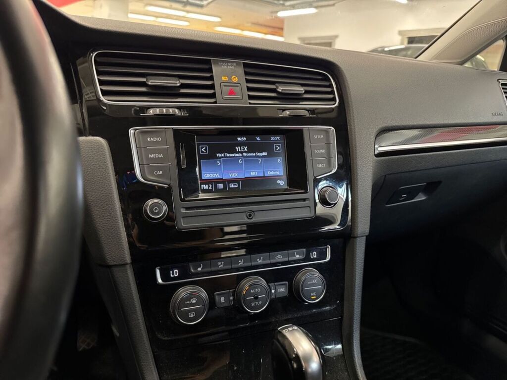 Volkswagen Golf 2013 Musta