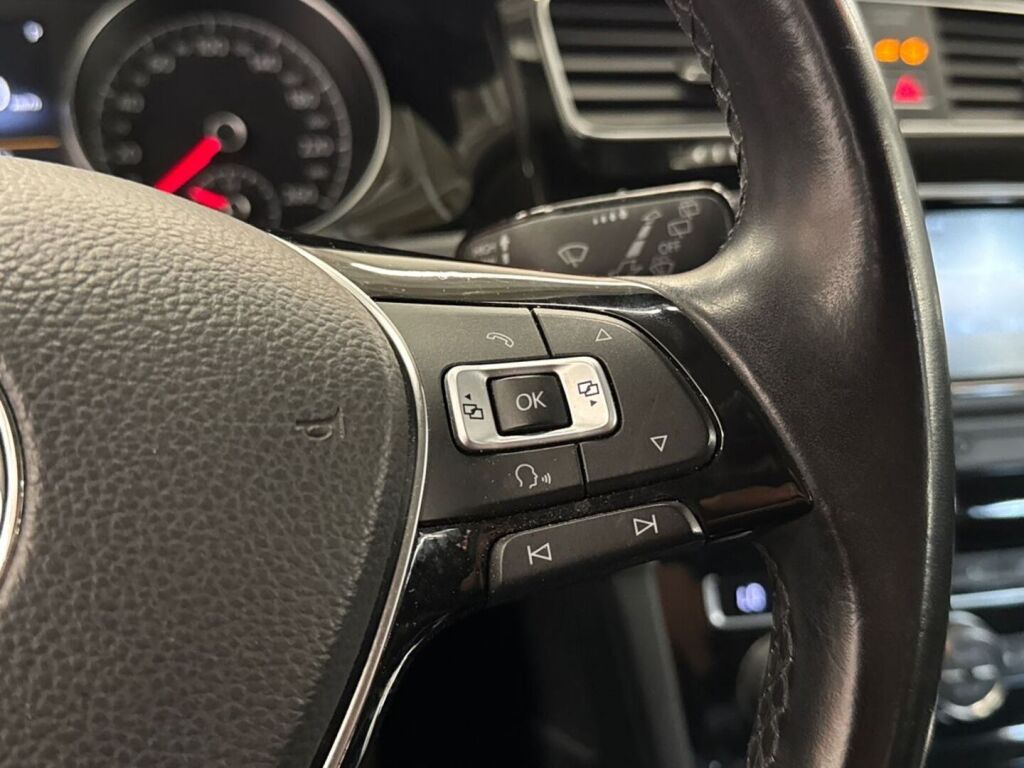 Volkswagen Golf 2013 Musta