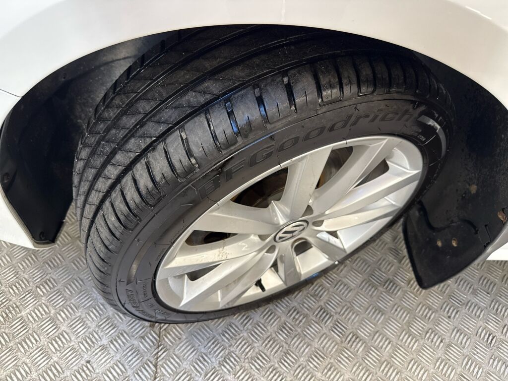 Volkswagen Passat 2013 Valkoinen