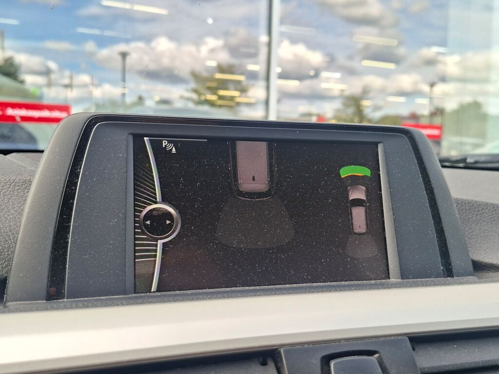 BMW 320 2013 Musta