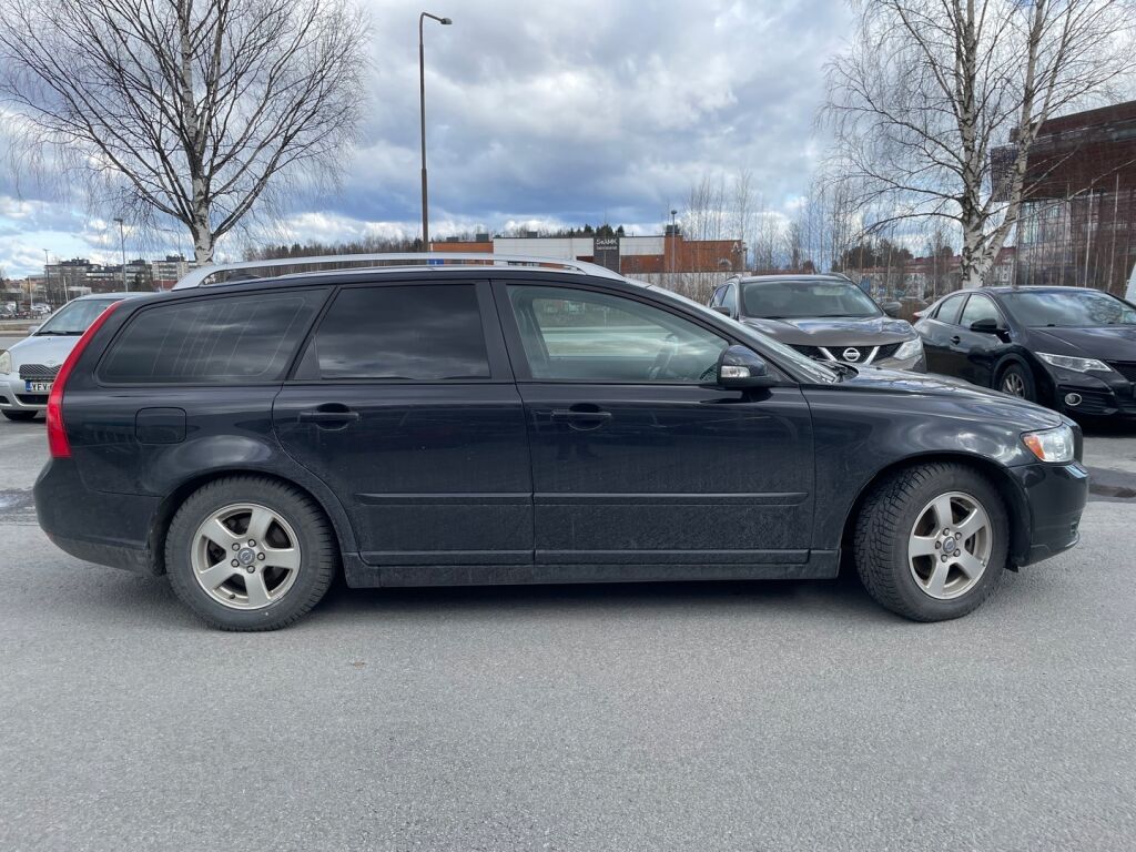 Volvo V50 2012 Musta