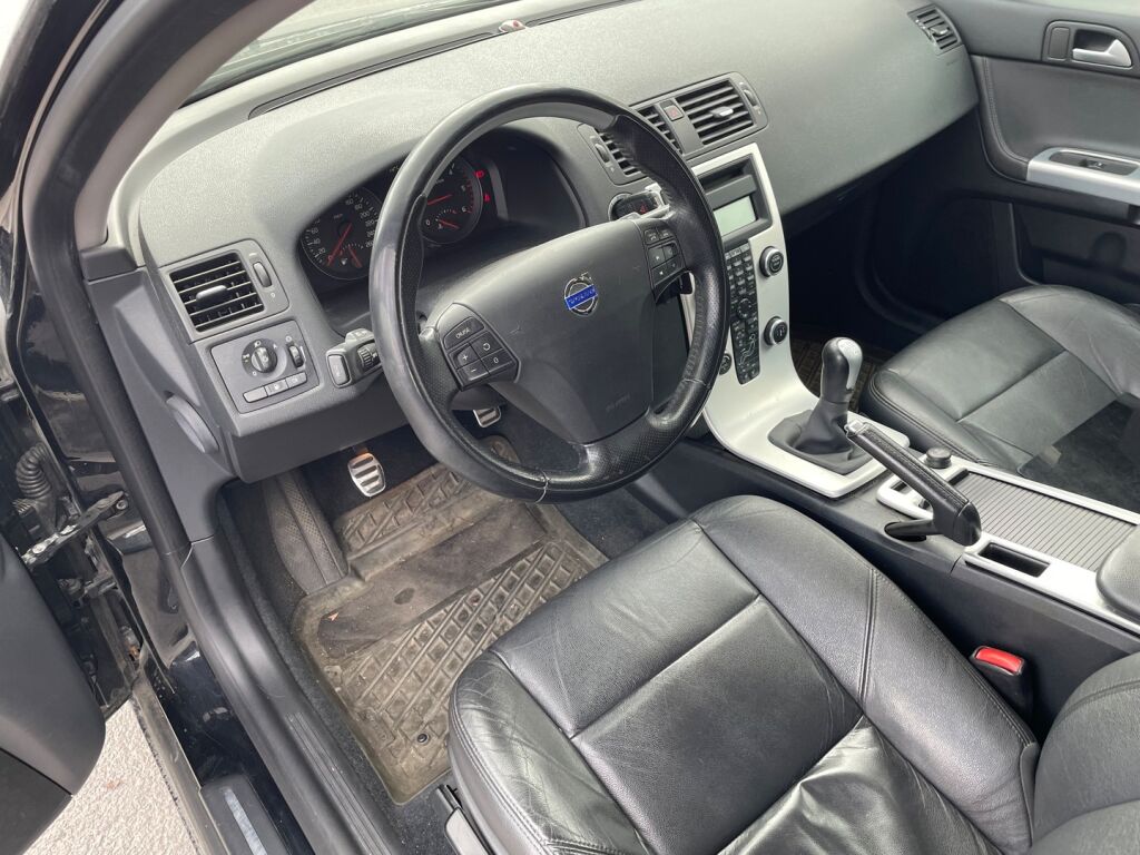 Volvo V50 2012 Musta