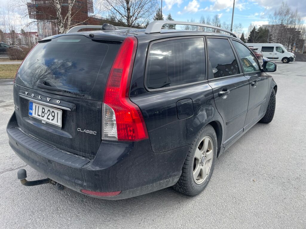 Volvo V50 2012 Musta