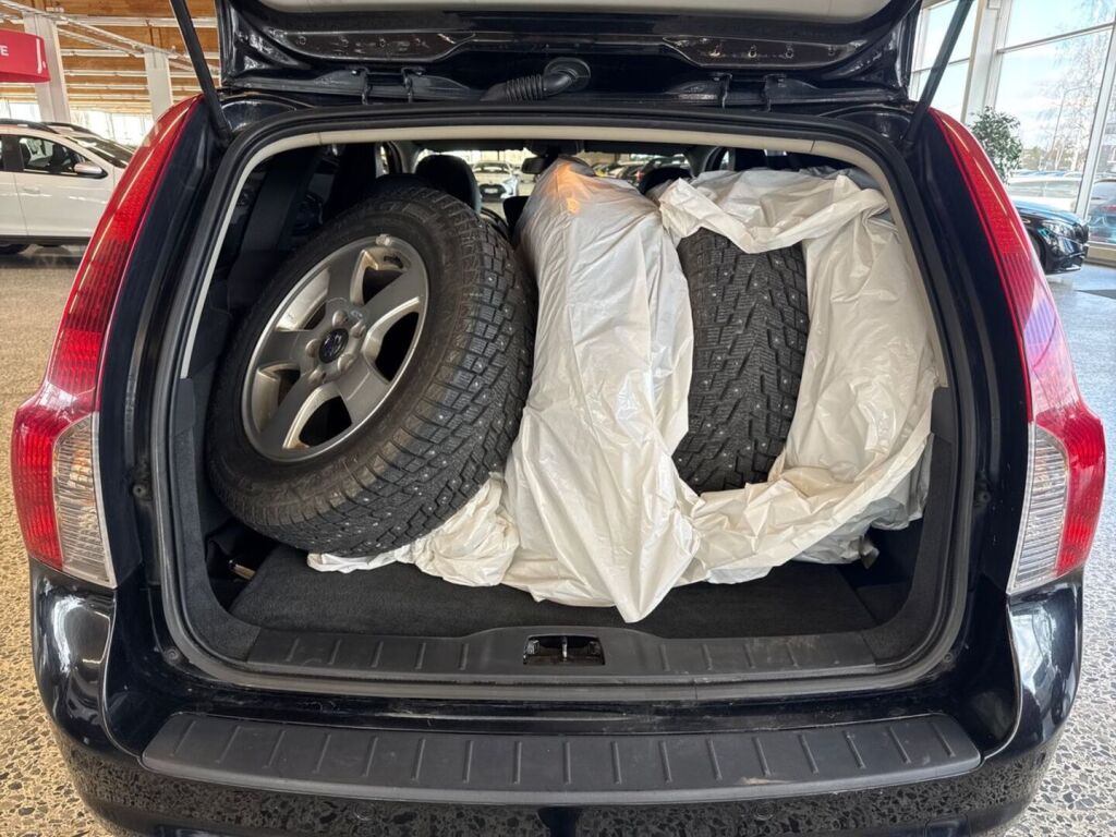 Volvo V50 2012 Musta