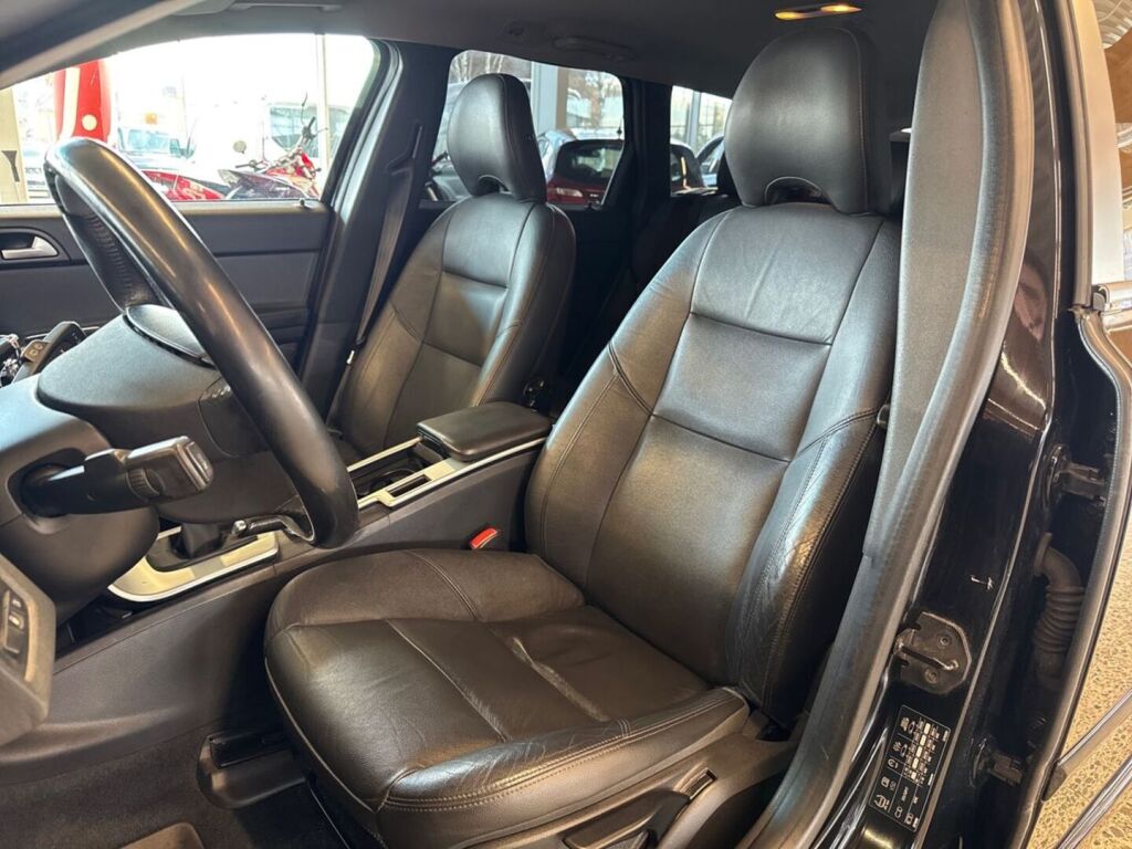 Volvo V50 2012 Musta