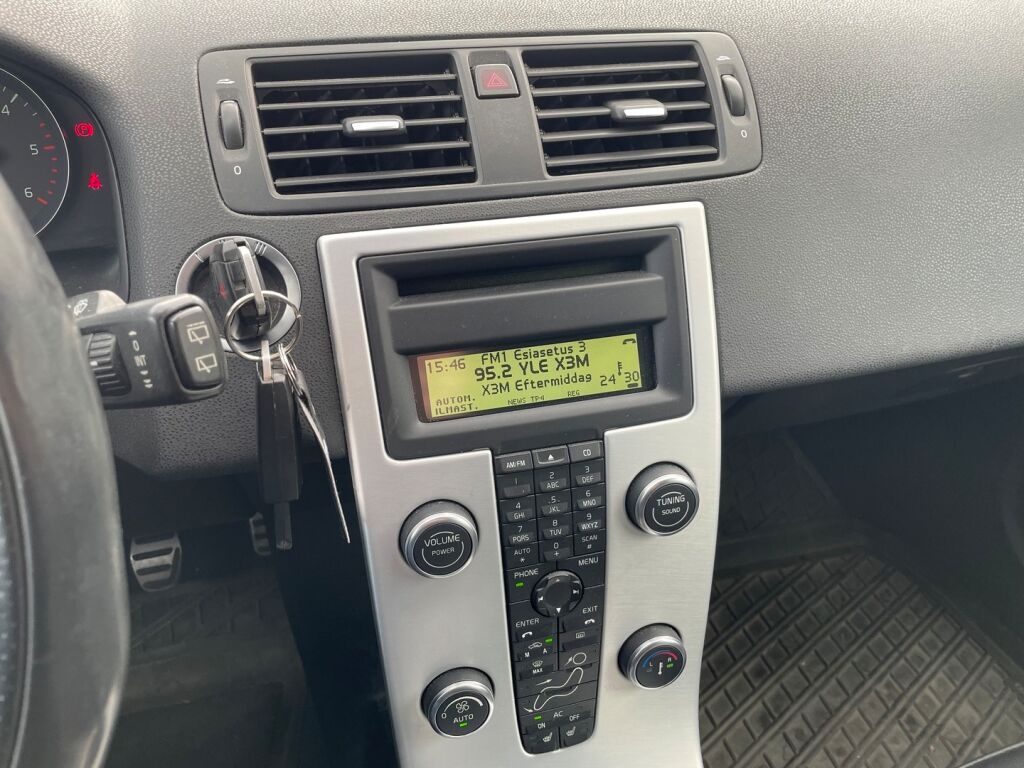 Volvo V50 2012 Musta