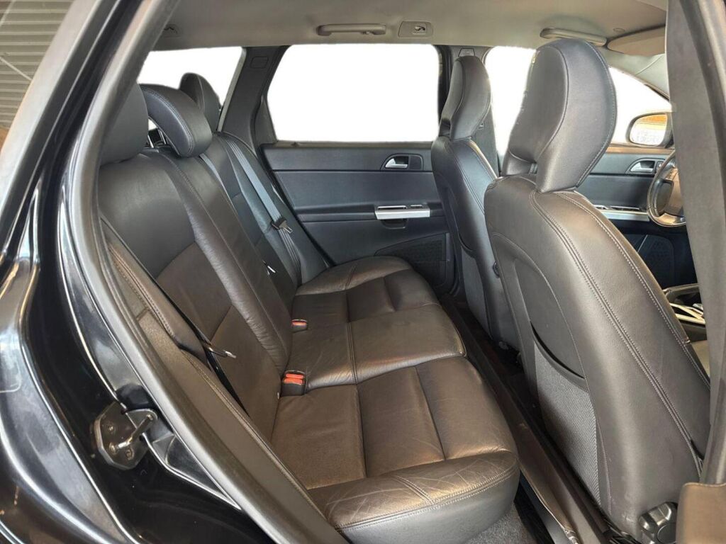 Volvo V50 2012 Musta