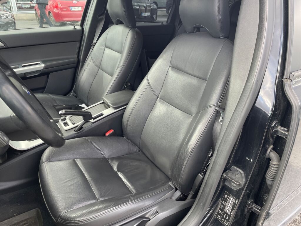 Volvo V50 2012 Musta