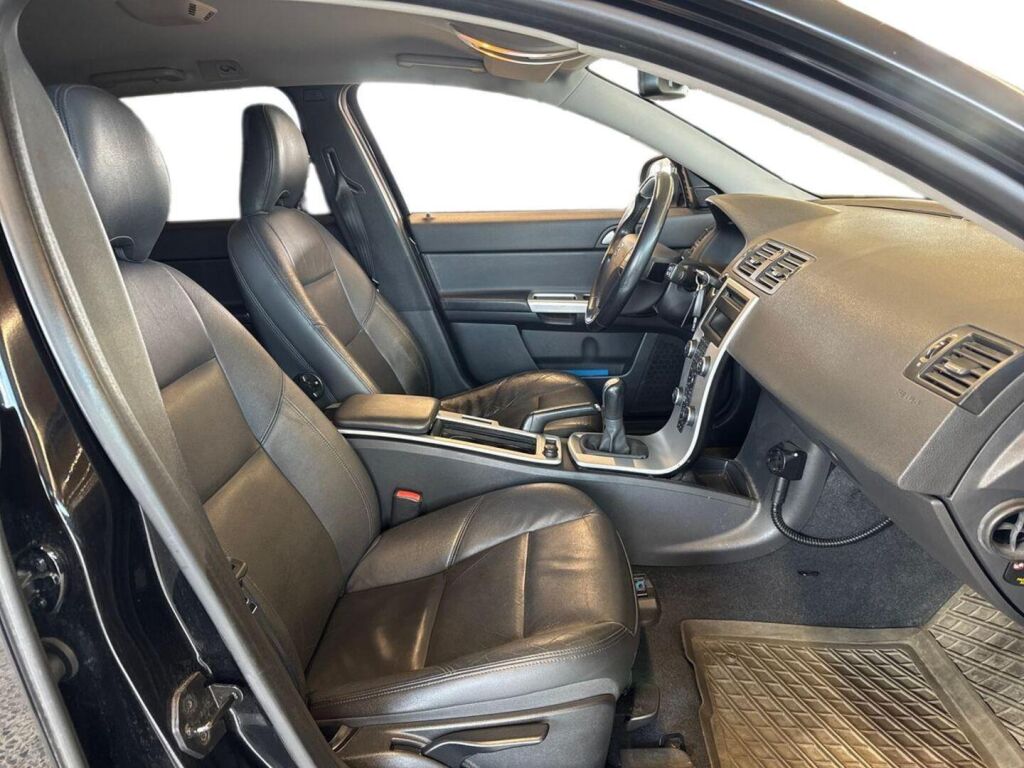 Volvo V50 2012 Musta