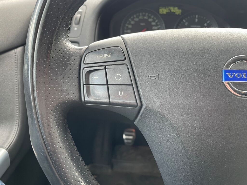 Volvo V50 2012 Musta