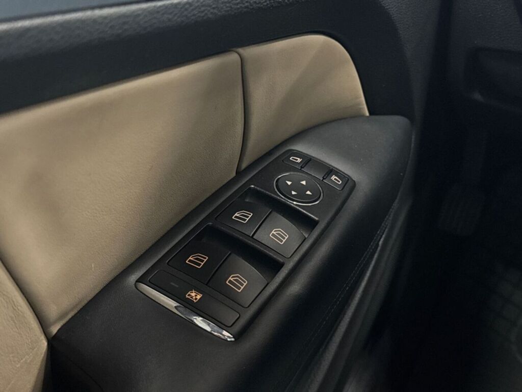 Mercedes-Benz E 2010 Punainen
