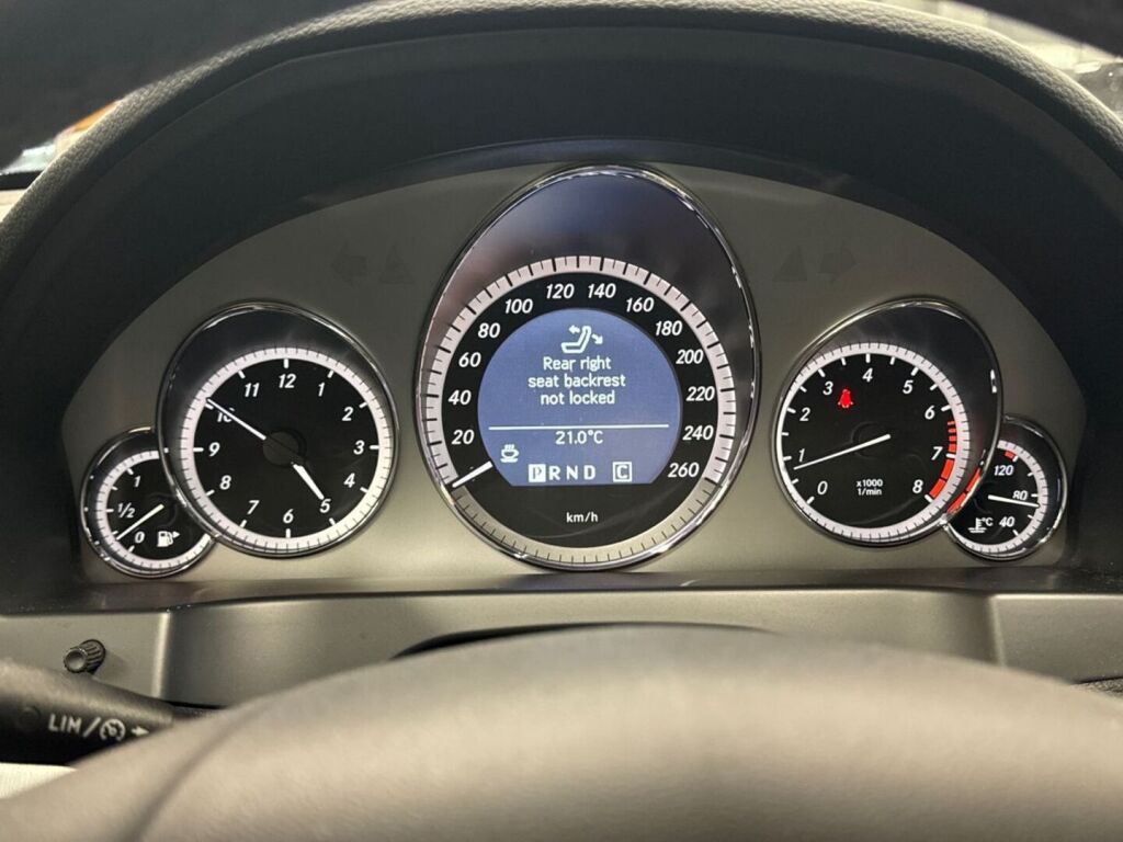 Mercedes-Benz E 2010 Punainen