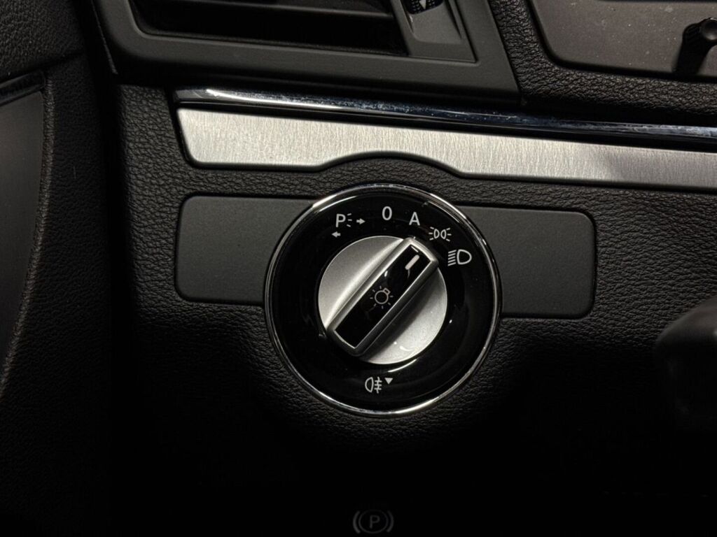 Mercedes-Benz E 2010 Punainen