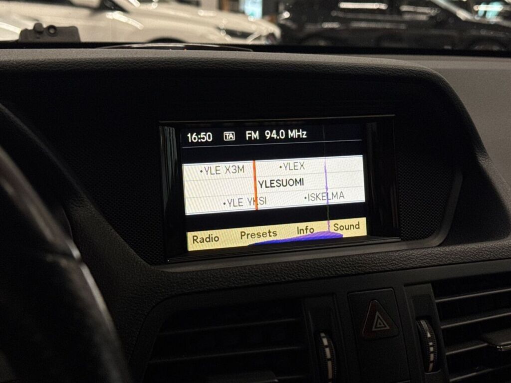 Mercedes-Benz E 2010 Punainen