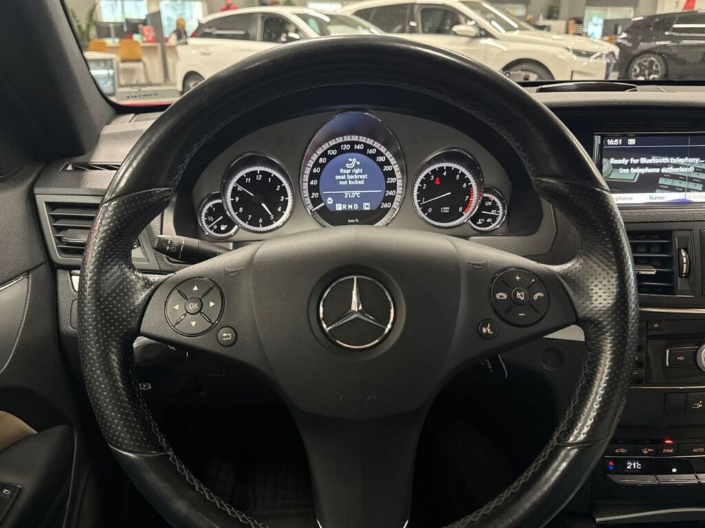 Mercedes-Benz E 2010 Punainen