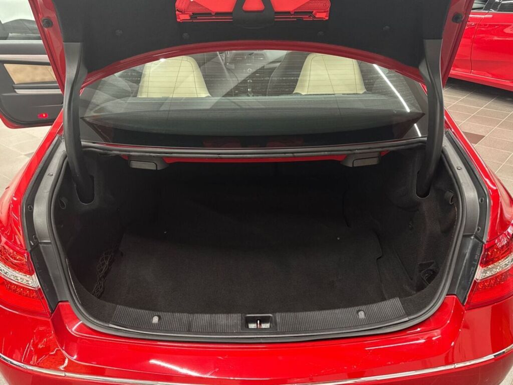 Mercedes-Benz E 2010 Punainen