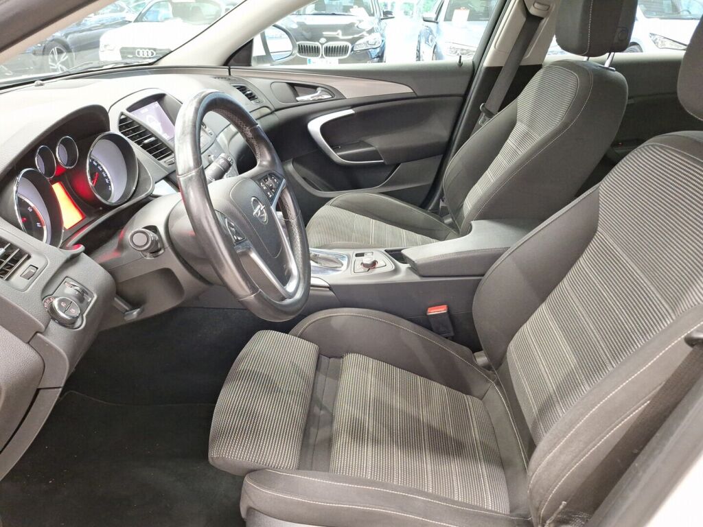 Opel Insignia 2013 Valkoinen