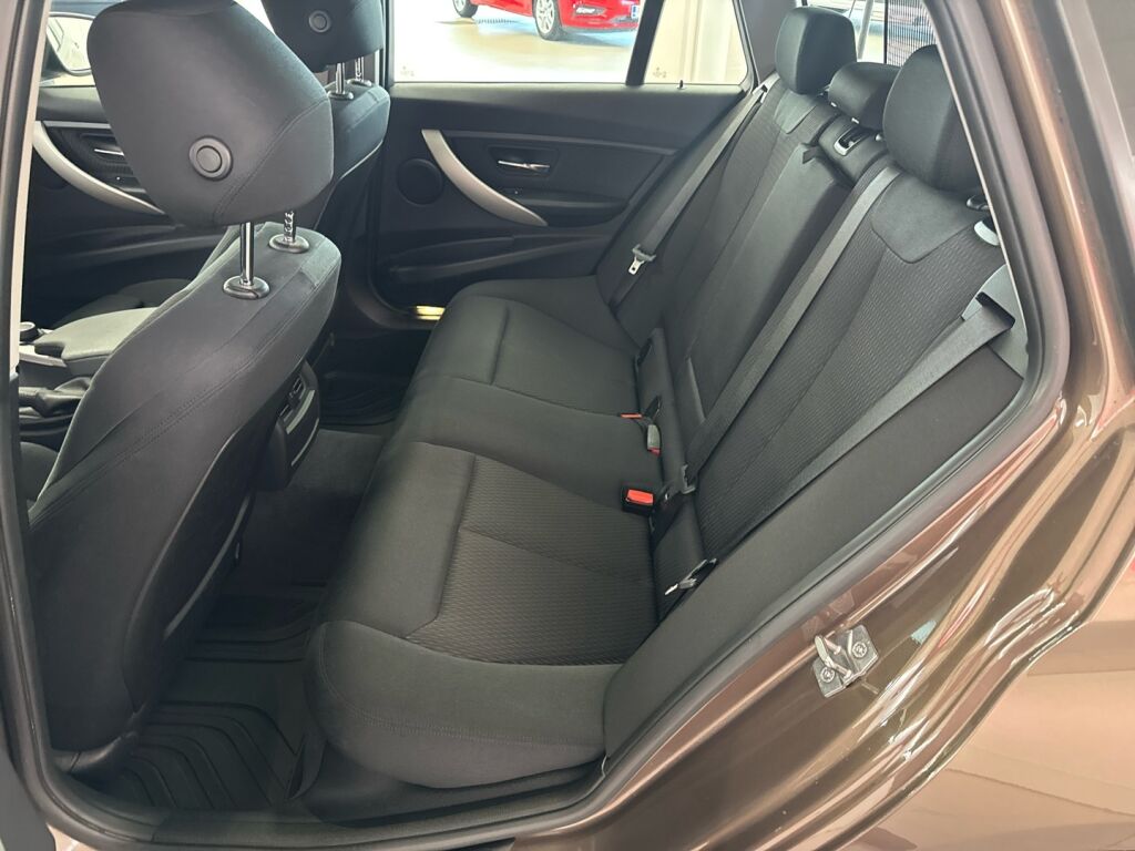 BMW 320 2013 Ruskea (beige)