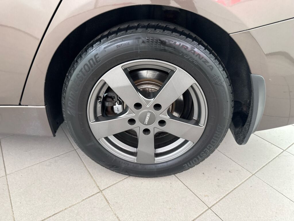 BMW 320 2013 Ruskea (beige)