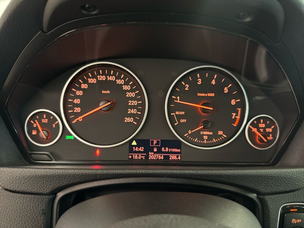 BMW 320 2013 Ruskea (beige)