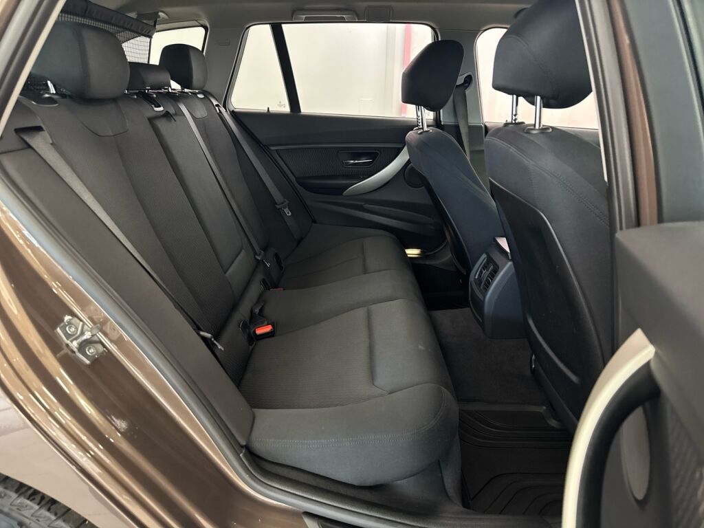 BMW 320 2013 Ruskea (beige)