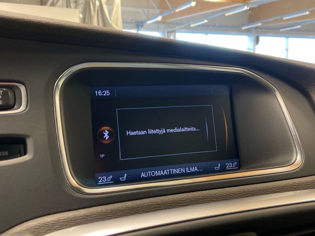 Volvo V40 Cross Country 2013 Valkoinen