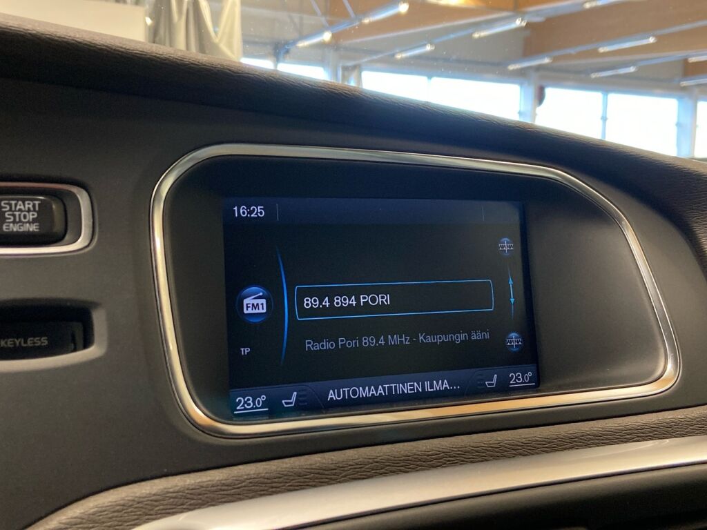 Volvo V40 Cross Country 2013 Valkoinen