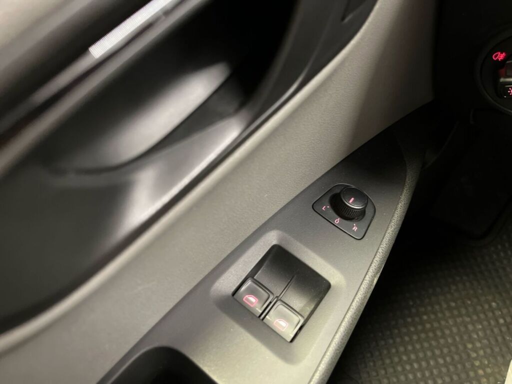 Seat Leon 2013 Punainen